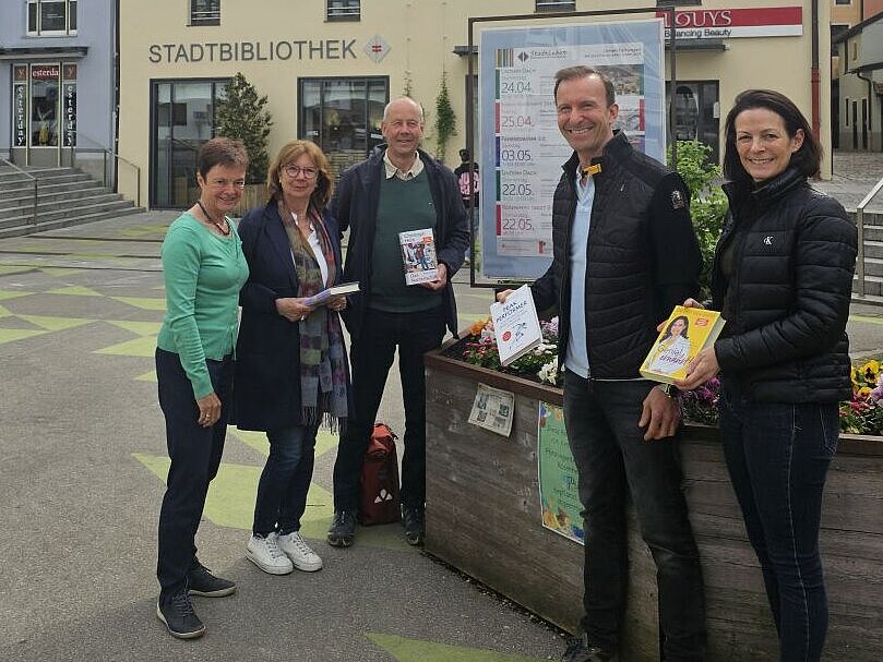 Übergabe der Buchpatenspende