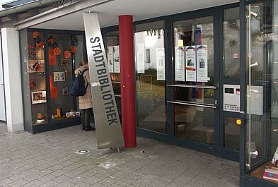 Stadtbibliothek am Salzstadel 1996 - Eingang